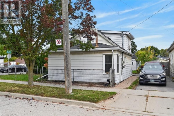 Laundry room - 747 Rennie Street, Hamilton, ON L8H3R4 Photo 2