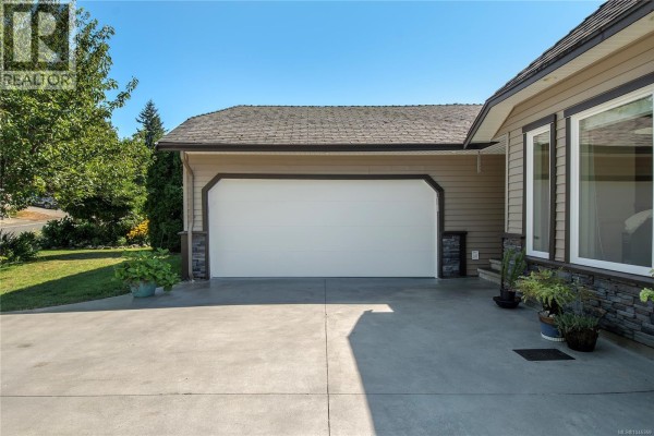 Storage - 747 Steenbuck Dr, Campbell River, BC V9W7J9 Photo 2