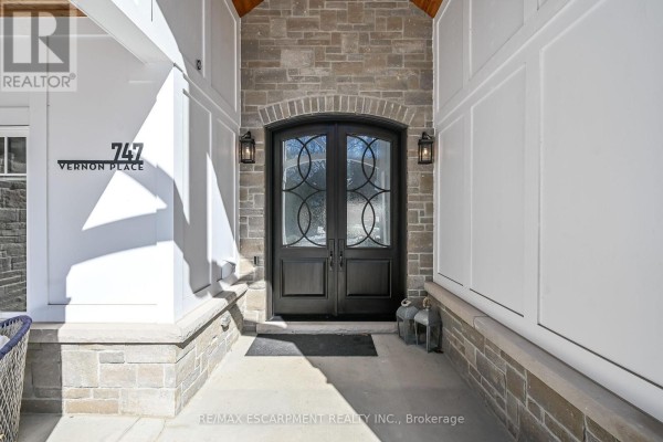 747 Vernon Place, Hamilton, ON, photo 3