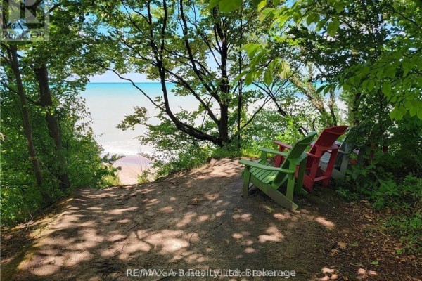74730 Elm Crescent, Bluewater, ON, photo 3