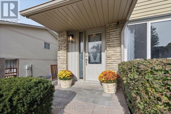 Primary Bedroom - 748 Hillcroft Street, Oshawa, ON L1G7H6 Photo 4