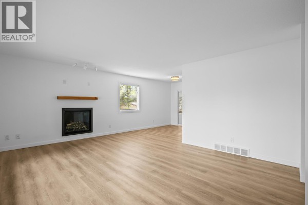 4pc Bathroom - 748 Hollywood Road N, Kelowna, BC V1X5Y7 Photo 5