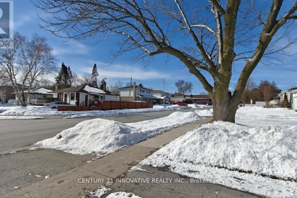 748 Krosno Boulevard, Pickering, ON L1W1G3 Photo 2