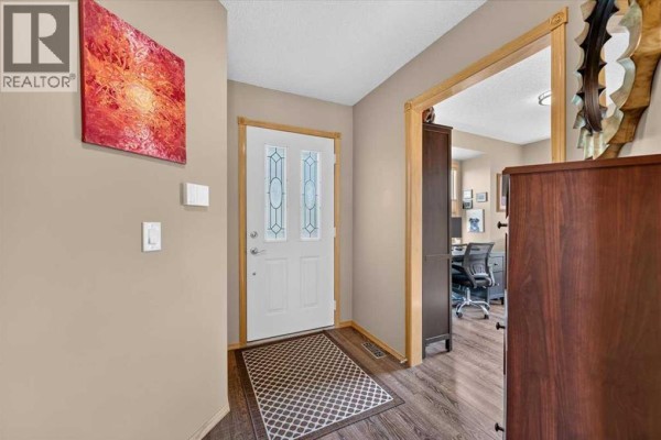 Den - 749 Sandringham Place Nw, Calgary, AB T3K3Z1 Photo 4