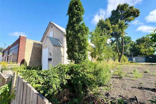 Eat in kitchen - 749 Selkirk Avenue, Winnipeg, MB R2W2N5 Photo 3