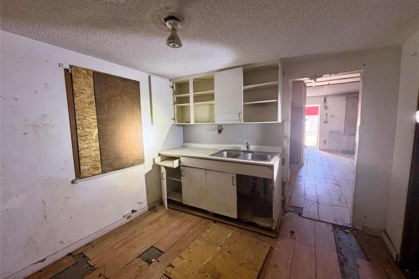 Primary Bedroom - 749 Selkirk Avenue, Winnipeg, MB R2W2N5 Photo 5