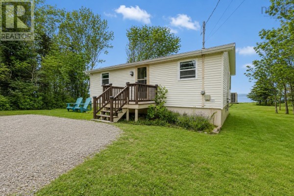 7498 East Bay Highway, Big Pond, NS B1J1Y2 Photo 2