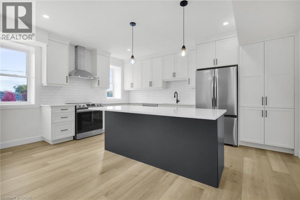 4pc Ensuite bath - 74a Church Street Unit# 3, Stratford, ON N5A1B3 Photo 3