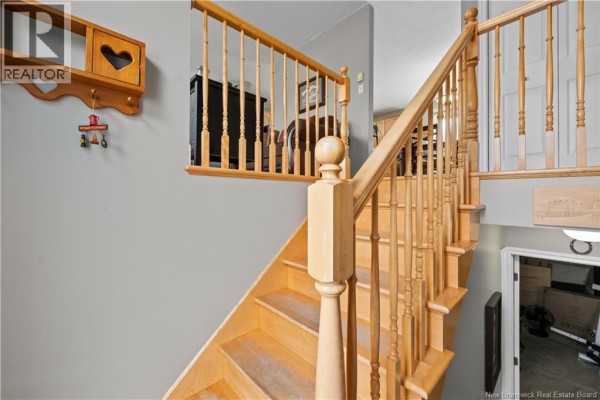 Interior view of a wooden staircase with gray walls and a decorative shelf with a heart cutout. - 75 Anik, Dieppe