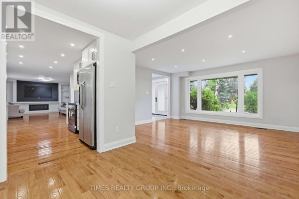 Family room - 75 Beswick Drive, Newmarket, ON L3Y1E8 Photo 5