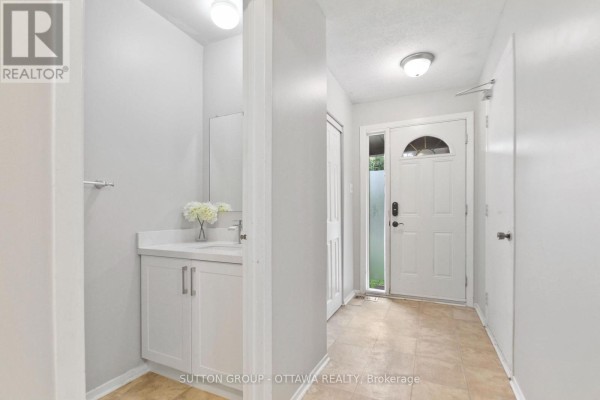 Bathroom - 75 Clarkson Crescent, Ottawa, ON K2L3C9 Photo 4