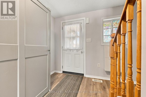 Primary Bedroom - 75 Courtney Crescent, Barrie, ON L4N5S8 Photo 4