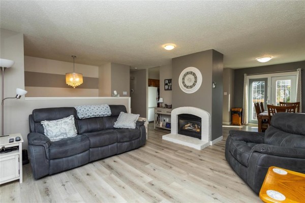 75 E. Fotheringham Drive, Brandon, MB R7B3A7 Photo 3