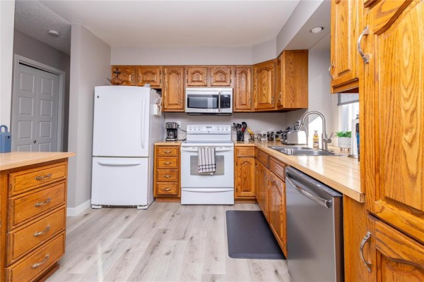 75 E. Fotheringham Drive, Brandon, MB R7B3A7 Photo 5