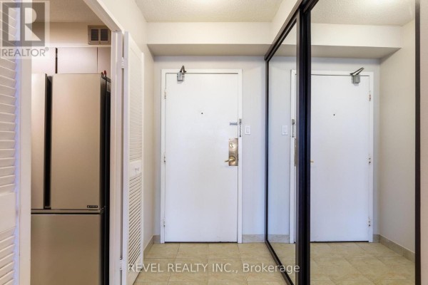 75 Emmett Avenue, Toronto, ON M6M5A7 Photo 4