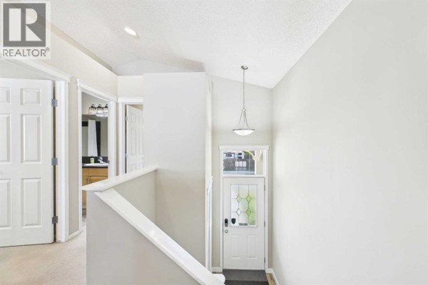 Living room - 75 Everglen Road Sw, Calgary, AB T2Y5E9 Photo 2