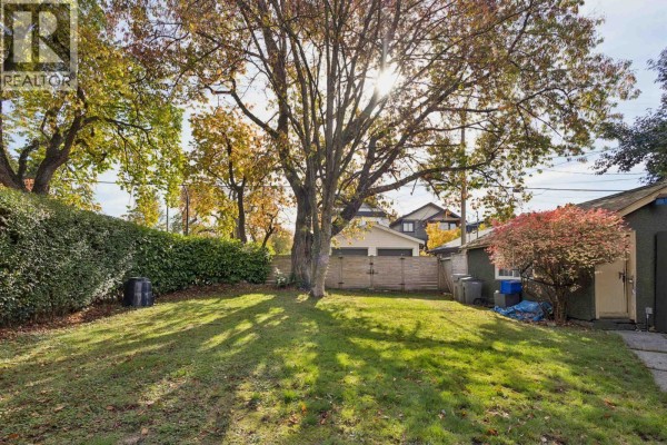 75 N Slocan Street, Vancouver, BC V5K3M1 Photo 3