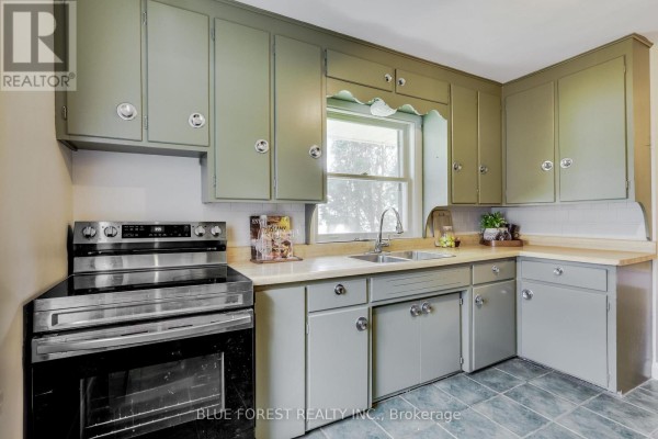 75 Pine Street E, Aylmer, ON N5H1N4 Photo 3