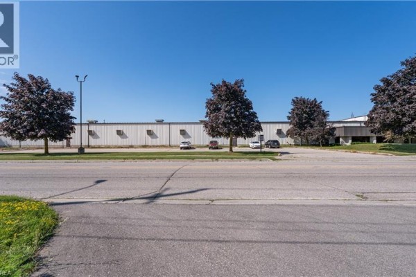 75 Plant Farm Boulevard Unit# 1, Brantford, ON N3S7W3 Photo 4