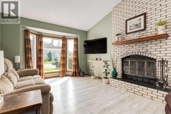 Primary Bedroom - 75 Sandstone Crescent Se, Airdrie, AB T4B1T7 Photo 4