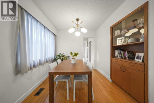 75 Springer Avenue, Burnaby, BC V5B3K4 Photo 4