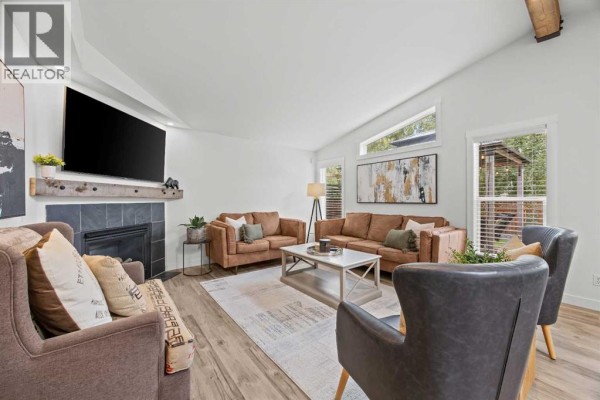 Living room - 75 Valley Brook Circle Nw, Calgary, AB T3B5S2 Photo 4