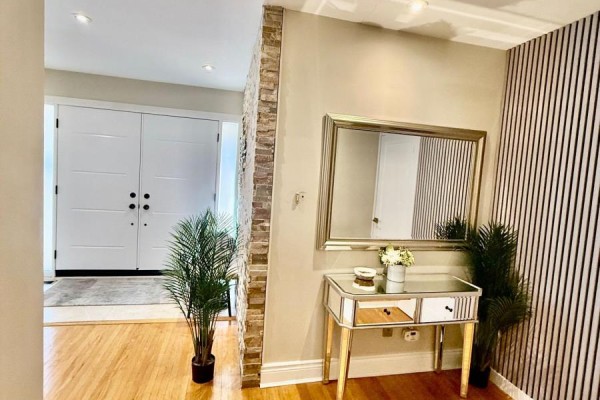 Foyer - 75 Walwyn Avenue, Toronto, ON M9N3H9 Photo 3