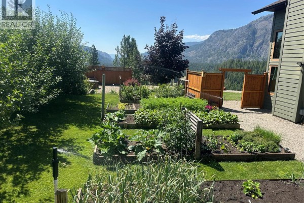 750 395 Highway, Christina Lake, BC, photo 2