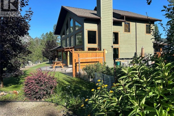 750 395 Highway, Christina Lake, BC, photo 3