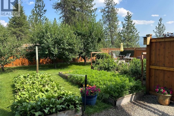 Full bathroom - 750 395 Highway, Christina Lake, BC V0H1E0 Photo 4