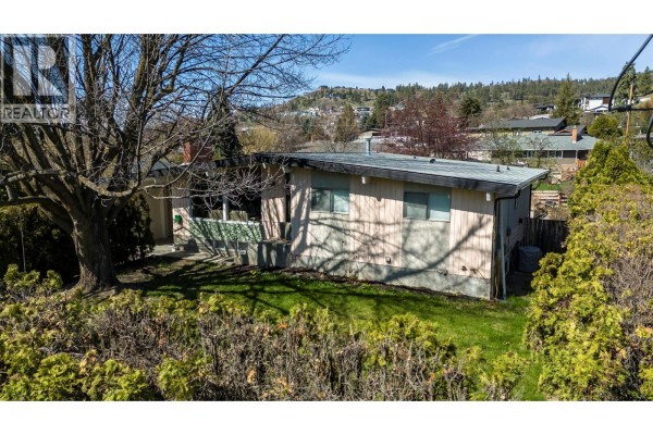 750 Glenmore Drive, Kelowna, BC, photo 3