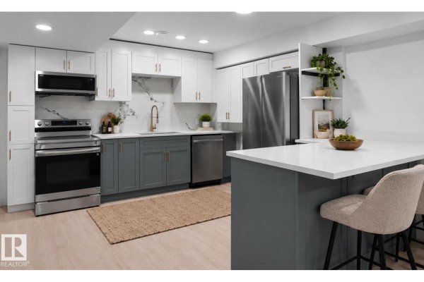 Kitchen - 7501 95 Av Nw, Edmonton, AB T6C1X4 Photo 3