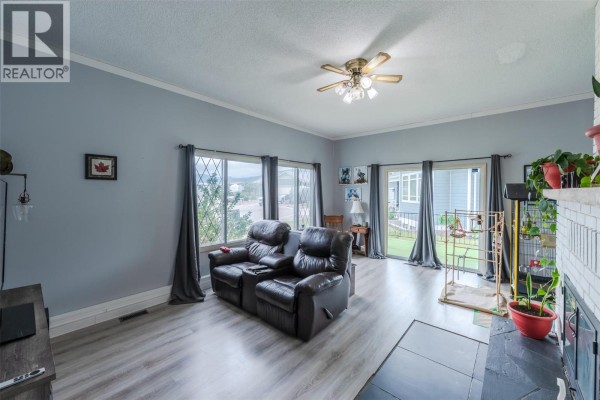 7503 Howis Crescent, Summerland, BC, photo 2