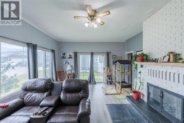 7503 Howis Crescent, Summerland, BC, photo 3