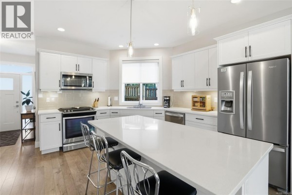 Kitchen - 751 James Pl, Ladysmith, BC V9G1W2 Photo 4