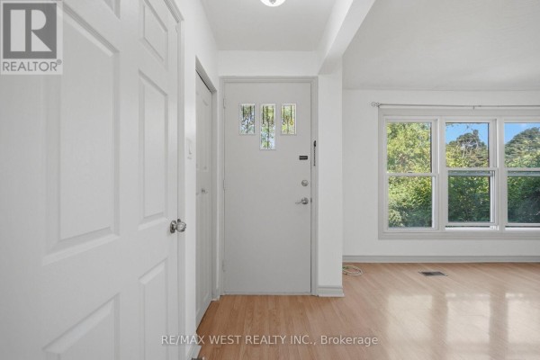 Primary Bedroom - 751 Meadowvale Road, Toronto, ON M1C1T1 Photo 4