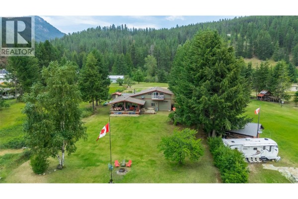 Family room - 7510 Deer Park Road, Deer Park, BC V1N4V8 Photo 2