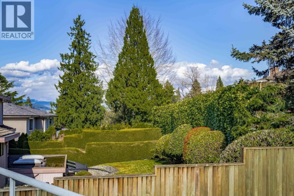 7516 Lambeth Drive, Burnaby, BC V5E1Z4 Photo 2