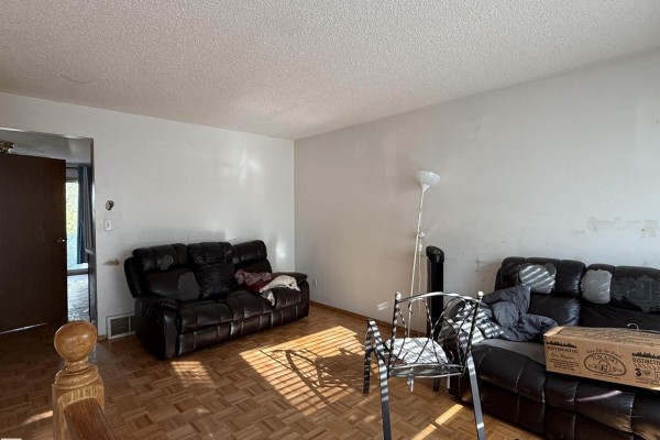 Bedroom 2 - 7520 152b Av Nw, Edmonton, AB T5C3K9 Photo 2