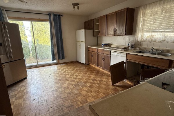 Bedroom 3 - 7520 152b Av Nw, Edmonton, AB T5C3K9 Photo 3