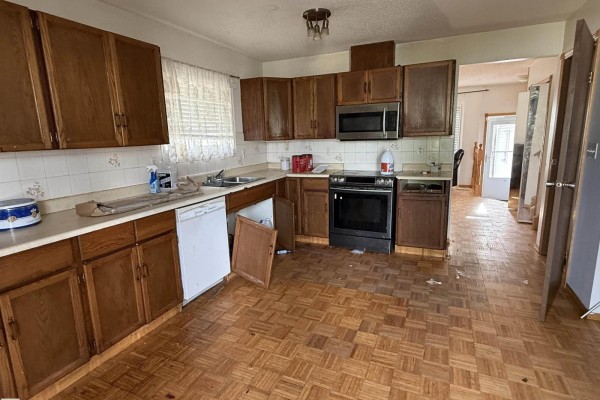 Bedroom 4 - 7520 152b Av Nw, Edmonton, AB T5C3K9 Photo 4
