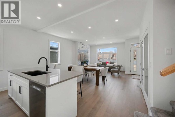 4pc Bathroom - 753 Centre Avenue Ne, Calgary, AB T2E4B6 Photo 5