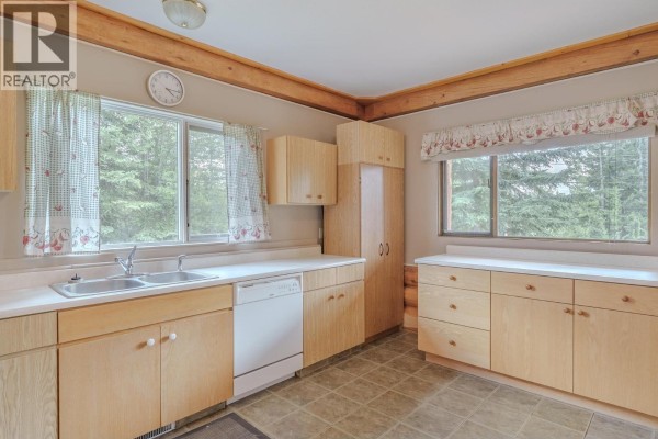 Bedroom 2 - 7532 Cariboo Chalet Road, Deka Lake / Sulphurous / Hathaway Lakes, BC V0K1X0 Photo 5