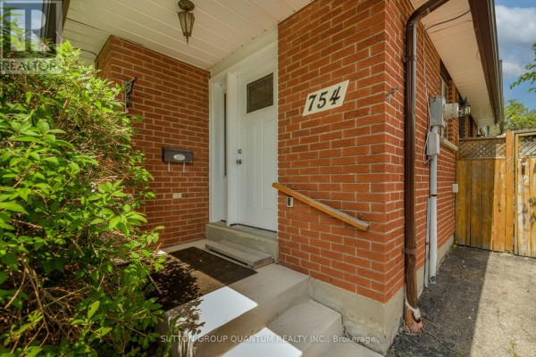 Primary Bedroom - 754 Eaglemount Crescent, Mississauga, ON L5C1N9 Photo 4