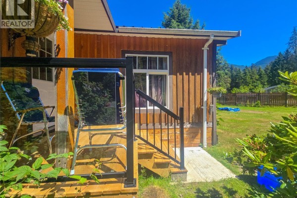 Bathroom - 754 Sayward Rd, Sayward, BC V0P1R0 Photo 2