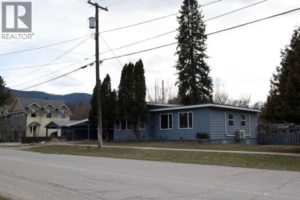 Kitchen - 7551 7th Street, Grand Forks, BC V0H1H0 Photo 2