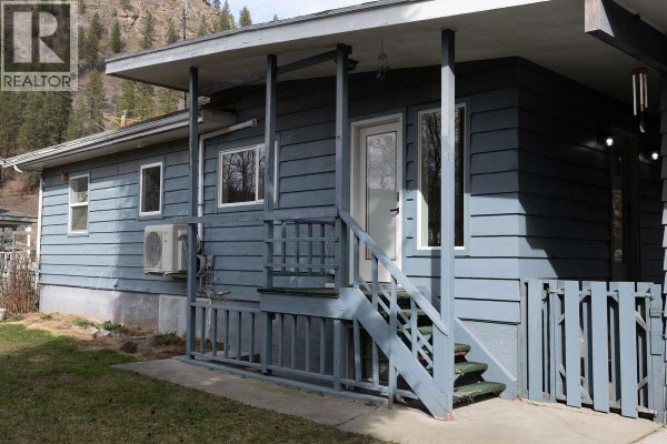 Full bathroom - 7551 7th Street, Grand Forks, BC V0H1H0 Photo 3