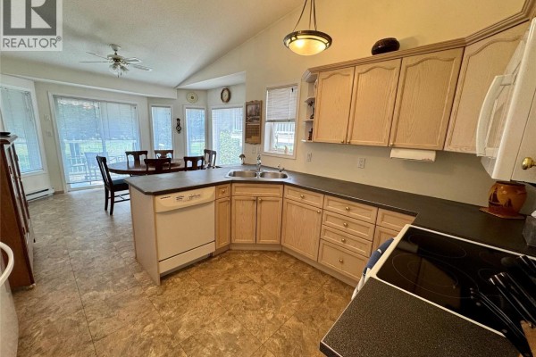 7559 Columbia Avenue Unit# 4, Radium Hot Springs, BC, photo 2