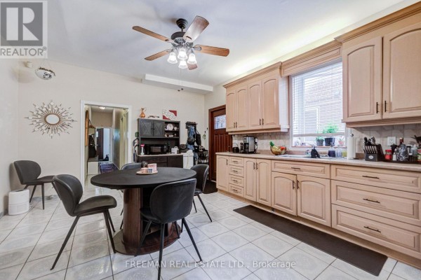 Utility room - 756 Euclid Avenue, Toronto, ON M6G2V2 Photo 5
