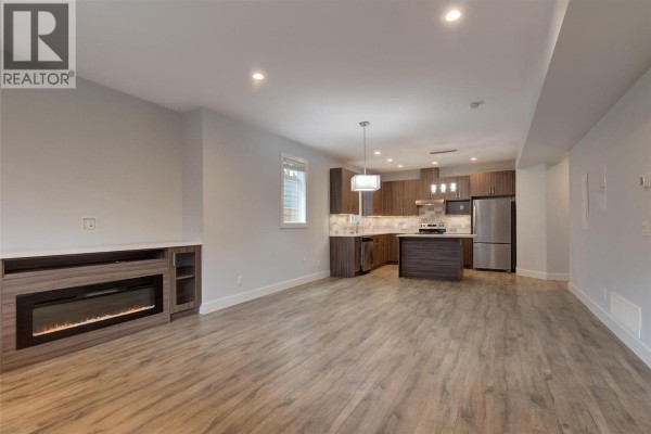 3pc Ensuite bath - 756 Glenwood Avenue Unit# 1, Kelowna, BC V1Y5M5 Photo 2